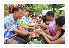 ภาพงานรดน้ำขอพรเนื่องในวันสงกรานต์ ประจำปี ๒๕๕๔ 