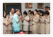 ภาพอวยพรปีใหม่ ๒๕๕๕ องค์การบริหารส่วนจังหวัดสุพรรณบุรี เมื่อวันที่ ๕ มกราคม ๒๕๕๕ 