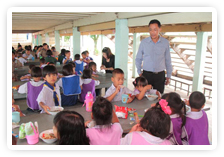 ภาพ…งานเลี้ยงอาหารกลางวันเด็กนักเรียนบ้านรางทอง เนื่องในวันคล้ายวันเกิดท่านปลัดวิทยา บุณยพัชรินทร์ 