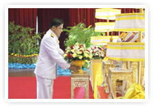 ภาพพิธี “วันพระบาทสมเด็จพระพุทธยอดฟ้าจุฬาโลกมหาราช และวันที่ระลึกมหาจักรีบรมราชวงศ์” เมื่อวันที่ ๖ เมษายน ๒๕๕๕ 