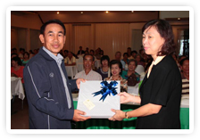 ภาพ..โครงการฝึกอบรมเพื่อเสริมสร้างประสิทธิภาพ ในการจัดเก็บภาษีบำรุงองค์การบริหารส่วนจังหวัดจากสถานค้าปลีกยาสูบ ขององค์การบริหารส่วนจังหวัดสุพรรณบุรี ร่วมกับ สำนักงานสรรพสามิตพื้นที่สุพรรณบุรี เมื่อวันที่ ๒๔ สิงหาคม ๒๕๕๕ 