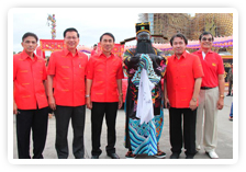 ภาพ..พิธีเปิดงานประเพณีทิ้งกระจาด จังหวัดสุพรรณบุรี ประจำปี ๒๕๕๕ เมื่อวันที่ ๓ กันยายน ๒๕๕๕ 
