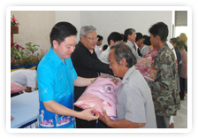 ภาพ..องค์การบริหารส่วนจังหวัดสุพรรณบุรี ร่วมกับจังหวัดสุพรรณบุรี ได้จัดโครงการ อบจ.พบประชาชน ขึ้นเมื่อวันที่ ๒๒ พฤศจิกายน ๒๕๕๕ 