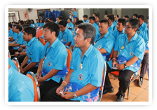 ภาพ..ประชุมรับฟังคำชี้แจงข้อระเบียบ ข้อบังคับ และนโยบายแก่ข้าราชการและลูกจ้างประจำ องค์การบริหารส่วนจังหวัดสุพรรณบุรี เมื่อวันที่ ๒ ตุลาคม ๒๕๕๕ 