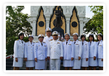 ภาพ..พิธีถวายบังคมพระบรมราชานุสาวรีย์พระบรมรูปพระบาทสมเด็จพระจุลจอมเกล้าเจ้าอยู่หัวเนื่องใน “วันปิยมหาราช” ประจำปี ๒๕๕๕ เมื่อวันที่ ๒๓ ตุลาคม ๒๕๕๕ 