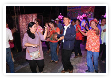 ภาพ..งานเลี้ยงสังสรรค์เทศกาลปีใหม่ อบต.วังน้ำเย็น อำเภอบางปลาม้า เมื่อวันที่ ๙ มกราคม ๒๕๕๖ 