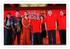 ภาพ..พิธีเปิดงานเทศกาลตรุษจีนสุพรรณบุรี ประจำปี ๒๕๕๖  เมื่อวันที่          ๘ กุมภาพันธ์ ๒๕๕๖  ณ อุทยานมังกรสวรรค์ พิพิธภัณฑ์ลูกหลานพันธุ์มังกร ศาลเจ้าพ่อหลักเมือง