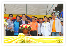 ภาพ..พิธีเปิดโครงการแข่งขันกีฬาฟุตบอล อบจ.สุพรรณบุรี ลีกคัพ ครั้งที่ ๒ ประจำปี ๒๕๕๖ เมื่อวันที่ ๒๓ กุมภาพันธ์ ๒๕๕๖ ณ สนามกีฬาโรงเรียนกรรณสูตศึกษาลัย อ.เมืองสุพรรณบุรี 