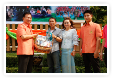ภาพ..งานวันคล้ายวันเกิดท่านนายกบุญชู  จันทร์สุวรรณ เมื่อวันที่ ๒๙ มีนาคม ๒๕๕๖  ณ บ้านจันทร์สุวรรณ  อำเภอเมืองสุพรรณบุรี