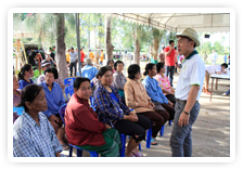 ภาพ..จัดโครงการกิจกรรมอาสาพัฒนาท้องถิ่น แพทย์อาสาการกุศล ปศส.๑๑ (CSR) เมื่อวันที่ ๑๙ พฤษภาคม ๒๕๕๖ ณ โรงเรียนบ้านหนองแหน อำเภอหนองหญ้าไซ และเยี่ยมชมบ้านไม้สักหลังใหญ่ของท่านกำนันดิน อำเภอด่านช้าง