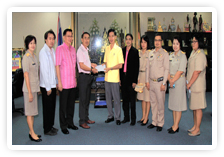ภาพ..องค์การบริหารส่วนจังหวัดสุพรรณบุรี มอบเงินบิงโกกาชาดให้แก่จังหวัดสุพรรณบุรี ในวันที่ ๑๐ มิถุนายน ๒๕๕๖ ณ ศาลากลางจังหวัดสุพรรณบุรี 