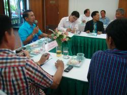 ภาพ..การประชุมผู้บริหารท้องถิ่นในเขตจังหวัดสุพรรณบุรี  เรื่อง การแก้ไขปัญหาป้องกันการเกิดภัยพิบัติ (น้ำท่วม) 