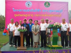 ภาพ..โครงการแข่งขันกีฬา อบจ.สุพรรณบุรี “ชุมชนคนสูงอายุ เทศบาลเมืองสุพรรณบุรี”  ครั้งที่ ๑ ประจำปี ๒๕๕๖  เมื่อวันที่ ๑๓ กันยายน ๒๕๕๖  ณ  สนามกีฬาโรงเรียนเทศบาล ๒ วัดปราสาททอง  อำเภอเมืองสุพรรณบุรี จังหวัดสุพรรณบุรี