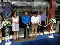ภาพ..พิธีเปิดงานผลิตภัณฑ์นาฬิการาโด ไฮเปอร์โคม ร้านลานทอง อำเภอเมืองสุพรรณบุรี ในวันที่ ๔ ตุลาคม ๒๕๕๖ ณ  ร้านลานทอง อำเภอเมืองสุพรรณบุรี 