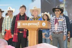 ภาพ..โครงการมหกรรมการเกษตร – อุตสาหกรรม ประจำปี ๒๕๕๗ •	การประกวดโคพันธุ์ฮินดูบราซิล เมื่อวันที่ ๗ ธันวาคม ๒๕๕๖ ณ สนามกีฬาอำเภอดอนเจดีย์  