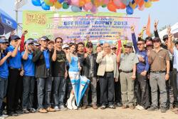 ภาพ..โครงการแข่งขันรถขับเคลื่อนสี่ล้อชิงแชมป์ประเทศไทย รายการ บางจากออฟโรด โทรฟี่ ๒๐๑๓ สนาม ๕ ยุทธหัตถี – อบจ.สุพรรณบุรี ออฟโรด เมื่อวันที่ ๑๐ ธันวาคม ๒๕๕๖ ณ สนามองค์การบริหารส่วนจังหวัดสุพรรณบุรี สี่แยกไผ่ขวาง อำเภอเมืองสุพรรณบุรี 