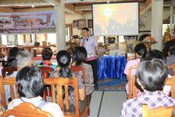 ภาพ..โครงการพัฒนาการมีส่วนร่วมของประชาชนในการส่งเสริมการท่องเที่ยวภายในจังหวัดสุพรรณบุรี รุ่นที่ ๒๐ อำเภออู่ทอง เมื่อวันที่ ๑๒ มีนาคม ๒๕๕๗  ณ ศาลาการเปรียญวัดบ้านสูตร อำเภอบางปลาม้า