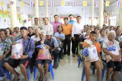 ภาพ..อบจ.สุพรรณบุรี มอบถุงยังชีพผู้ประสบวาตภัย เมื่อวันที่ ๑๒ พฤษภาคม ๒๕๕๗  ณ ศาลาการเปรียญวัดดอนมะนาว อำเภอสองพี่น้อง