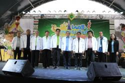 ภาพ..พิธีเปิดงานมหกรรมสินค้าเกษตรและของดีจังหวัดสุพรรณบุรี เมื่อวันที่ ๑๓ มิถุนายน ๒๕๕๗ ณ บริเวณลานอเนกประสงค์วัดป่าเลไลยก์ อำเภอเมืองสุพรรณบุรี 
