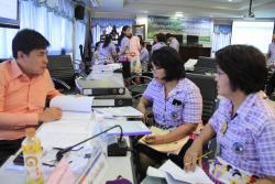 ภาพ..ประชุมชี้แจงการประเมินประสิทธิภาพและประสิทธิผลการปฏิบัติงานราชการ  ประจำปีงบประมาณ ๒๕๕๖ เมื่อวันที่ ๒๖ มิถุนายน ๒๕๕๗ ณ ห้องประชุมสภา อบจ.สุพรรณบุรี