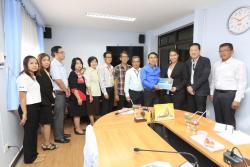 ภาพ..คณะสถานทูตอเมริกาประจำประเทศไทย เข้าพบเพื่อเยี่ยมชมการทำงาน อบจ.สุพรรณบุรี เมื่อวันที่ ๒๗ มิถุนายน ๒๕๕๗  ณ ห้องประชุมหน้าห้อง นายก อบจ.สุพรรณบุรี