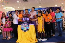 ภาพ..โครงการส่งเสริมกิจกรรมเด็กและเยาวชน อบจ. “Smart Kids Show ๒๐๑๔” Season ๑ สาย A เมื่อวันที่ ๒๘ มิถุนายน ๒๕๕๗ ณ ห้างโรบินสันสุพรรณบุรี อำเภอเมืองสุพรรณบุรี