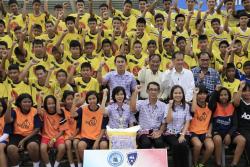 ภาพ..อบจ.สุพรรณบุรี สนับสนุนข้าวสารให้กับนักกีฬาโรงเรียนบรรหารแจ่มใสวิทยา ๑ เมื่อวันที่ ๑๐ กรกฎาคม ๒๕๕๗ ณ โรงเรียนบรรหารแจ่มใสวิทยา ๑ อำเภอดอนเจดีย์
