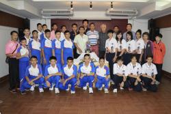 ภาพ..งานเลี้ยงฉลองชัยชนะให้กับ คณะนักกีฬาตะกร้อ ทีม อบจ.สุพรรณบุรี ที่ชนะเลิศในการแข่งขันตะกร้อ           ชิงชนะเลิศแห่งประเทศไทยชิงถ้วยพระราชทานสมเด็จพระบรมโอรสาธิราชฯ สยามมกุฎราชกุมาร ครั้งที่ ๓๖ ประจำปี ๒๕๕๗ เมื่อวันที่ ๑๐ กรกฎาคม ๒๕๕๗ ณ โรงแรมพชร
