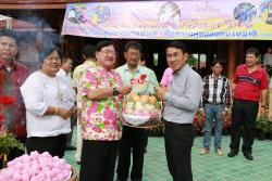 ภาพ..ร่วมอวยพรวันคล้ายวันเกิด ฯพณฯ ประภัตร โพธสุธน  ในวันที่ ๑ สิงหาคม ๒๕๕๗ ณ บ้านเรือนไทย อ.ศรีประจันต์
