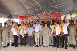 ภาพ..โครงการพัฒนาศักยภาพอาสาสมัครและมูลนิธิ รุ่นที่ ๒ เมื่อวันที่ ๕ สิงหาคม ๒๕๕๗ ณ บริเวณชมรม อส. และ อปพร. จังหวัดสุพรรณบุรี 