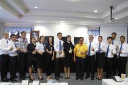 ภาพ..ต้อนรับคณะอาจารย์และนักศึกษาสถาบันพัฒนาบุคลากรท้องถิ่น กรมส่งเสริมการปกครองท้องถิ่น หลักสูตรนักบริหารงานทั่วไป รุ่นที่ ๔๑ เมื่อวันที่ ๑๒ กันยายน ๒๕๕๗ ณ ห้องประชุมสภา อบจ.สุพรรณบุรี