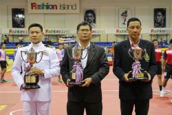 พิธีเปิดการแข่งขันตะกร้อชิงชนะเลิศแห่งประเทศไทย ชิงถ้วยพระราชทาน สมเด็จพระบรมโอรสาธิราชฯ สยามมกุฎราชกุมาร ครั้งที่ ๓๗ ประจำปี ๒๕๕๘  เมื่อวันที่ ๑๗ กุมภาพันธ์ ๒๕๕๘ ณ ศูนย์การค้าแฟชั่นไอส์แลนด์ กรุงเทพมหานคร