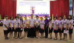 ภาพ..พิธีถวายเครื่องราชสักการะจุดเทียนถวายพระพรชัยมงคล และถวายราชสดุดีเฉลิมพระเกียรติสมเด็จพระเทพรัตนราชสุดา ฯ สยามบรมราชกุมารี ในโอกาสฉลองพระชนมายุ  ๕ รอบ ๒ เมษายน ๒๕๕๘ ณ หอประชุมอาชาสีหมอก ศาลากลางจังหวัดสุพรรณบุรี