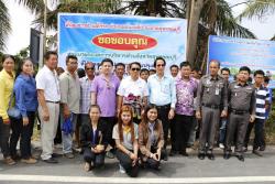 ภาพ..พิธีร่วมลงนามบันทึกความร่วมมือในการดูแลรักษาทาง อบจ.สุพรรณบุรี และพิธีเปิดป้าย เมื่อวันที่ ๓ มิถุนายน ๒๕๕๘ ณ ถนนสายบ้านดงกระเชา ม.๖ ตำบลไร่รถ อำเภอดอนเจดีย์