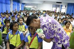 ภาพ..โครงการพัฒนาการมีส่วนร่วมของประชาชนในการส่งเสริมการท่องเที่ยวภายในจังหวัดสุพรรณบุรี รุ่นที่ ๒๒ เมื่อวันที่ ๑๑ มิถุนายน ๒๕๕๘ ณ ห้องประชุมใหญ่สำนักงานเขตพื้นที่การศึกษาประถมศึกษาสุพรรณบุรี เขต ๑ อำเภอเมืองสุพรรณบุรี