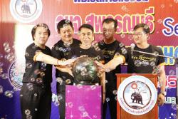 ภาพ..โครงการส่งเสริมกิจกรรมเด็กและเยาวชน อบจ.สุพรรณบุรี  “Smart Kids Show Season ๒” การประกวดดนตรีโฟล์คซอง “Suphanburi Acoustic Strings Contest”    เมื่อวันที่ ๒๗ มิถุนายน ๒๕๕๘ ณ ห้างสรรพสินค้าโรบินสัน ไลฟ์สไตล์ เซ็นเตอร์ สุพรรณบุรี