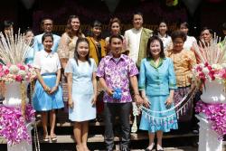 ภาพ..พิธีเปิดโครงการบูรณาการคหกรรมศาสตร์วิชาการ ครั้งที่ ๓ สืบสานวัฒนธรรมประเพณีงานบวช  เมื่อวันที่ ๒๓ กรกฎาคม ๒๕๕๘ ณ คุ้มขุนแผน วัดแค อำเภอเมืองสุพรรณบุรี
