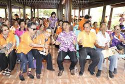 ภาพ..โครงการอบรมส่งเสริมสุขภาพกายและจิตผู้สูงอายุจังหวัดสุพรรณบุรี เมื่อวันที่ ๒๘ กรกฎาคม ๒๕๕๘ ณ บ้านยะมะรัชโช (บ้านเจ้าพระยา) อำเภอเมืองสุพรรณบุรี