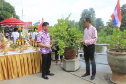 ภาพ..พิธีบายศรีสู่ขวัญ  ผูกผ้าสามสีต้นมะนาว  เมื่อวันที่ ๑๑ กันยายน ๒๕๕๘ ณ วัดมะนาว อำเภอเมืองสุพรรณบุรี 