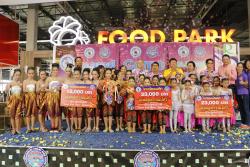 ภาพ.พิธีปิดโครงการส่งเสริมกิจกรรมเด็กและเยาวชน อบจ.สุพรรณบุรี Smart Kids Show Season ๒ “เลือดสุพรรณ” เมื่อวันที่ ๑๒ กันยายน ๒๕๕๘  ณ ห้างสรรพสินค้า โรบินสัน ไลฟ์สไตล์เซ็นเตอร์ สุพรรณบุรี