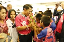 ภาพ..พิธีเปิดโครงการส่งเสริมกิจกรรมเด็กและเยาวชน พัฒนาศักยภาพการจัดกิจกรรม อบจ.สุพรรณบุรี  “Smart Kids Show Season 3 ” เมื่อวันที่ ๑๙ กันยายน ๒๕๕๘ ณ โรงแรมพชร อำเภอเมืองสุพรรณบุรี 