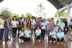 ภาพ..ตรวจเยี่ยมโครงการพัฒนาวิถีชีวิตชุมชนสู่ความเข้มแข็งทางวัฒนธรรม (อบรมให้ความรู้ด้านการดูแลซ่อมบำรุงจักรยานโบราณ) เมื่อวันที่ ๑๒ ตุลาคม ๒๕๕๘  ณ ศาลาเอนกประสงค์ หมู่ที่ ๓ ตำบลบ้านโข้ง อำเภออู่ทอง