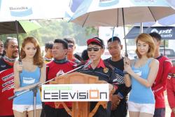 ภาพ..พิธีเปิดการแข่งขัน OFF ROAD TROPHY 2015 แข่งขันรถขับเคลื่อน ๔ ล้อ ชิงแชมป์ประเทศไทย ๒๕๕๘  ชิงถ้วยพระราชทานพระเจ้าวรวงศ์เธอ พระองค์เจ้าโสมสวลี พระวรราชาทินัดดามาตุ  เมื่อวันที่ ๒๓ ตุลาคม ๒๕๕๘ ณ สนามที่ ๔ ยุทธหัตถี อบจ.สุพรรณบุรี ออฟโรด อำเภอด่านช