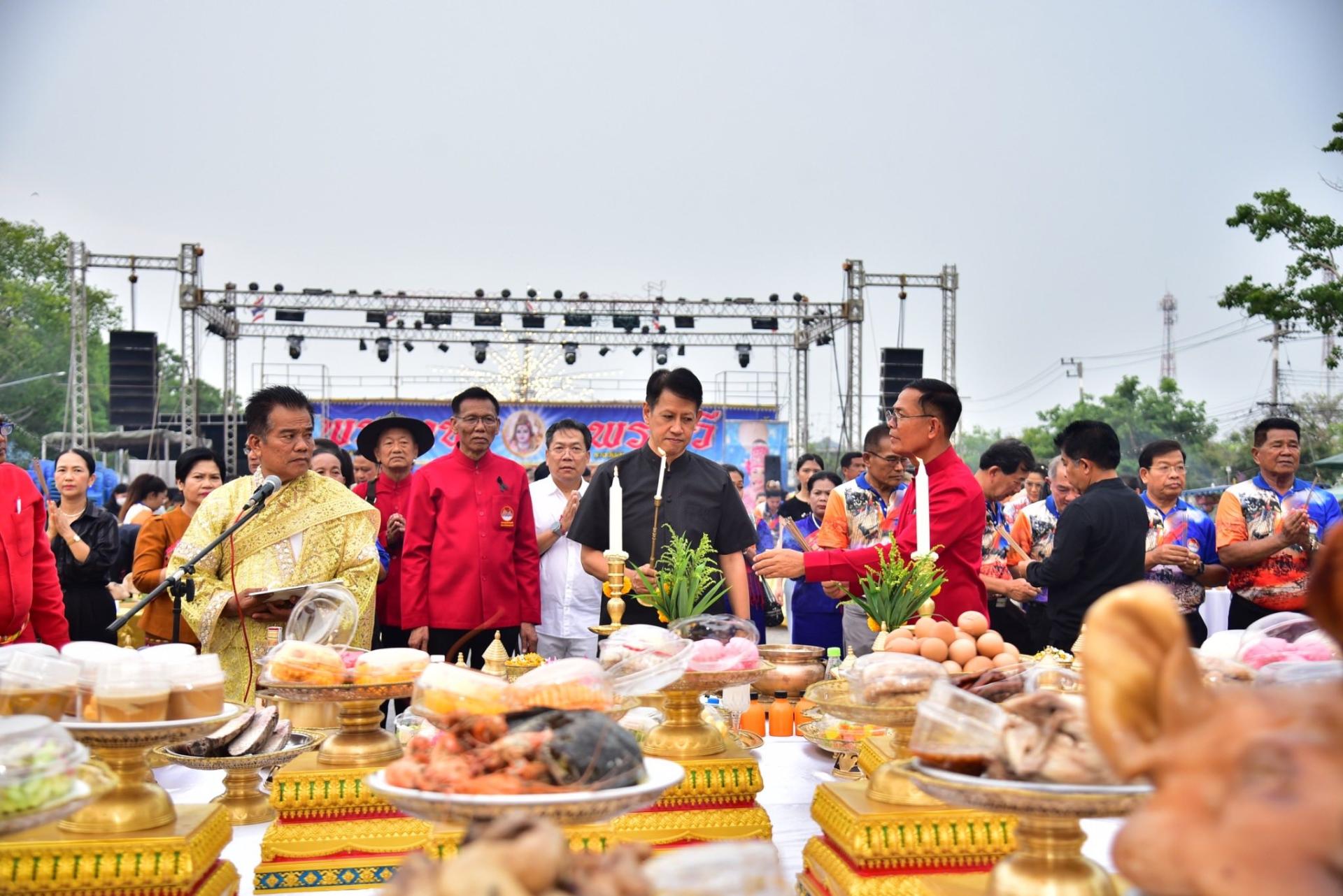 องค์การบริหารส่วนจังหวัดสุพรรณบุรี จัดพิธีบวงสรวงโต๊ะสังเวยและพิธีสวดพระอภิธรรม งานเทิดพระเกียรติ "สัปดาห์รำลึกวันคล้ายวันสวรรคตสมเด็จพระนเรศวรมหาราช" ประจำปี 2569