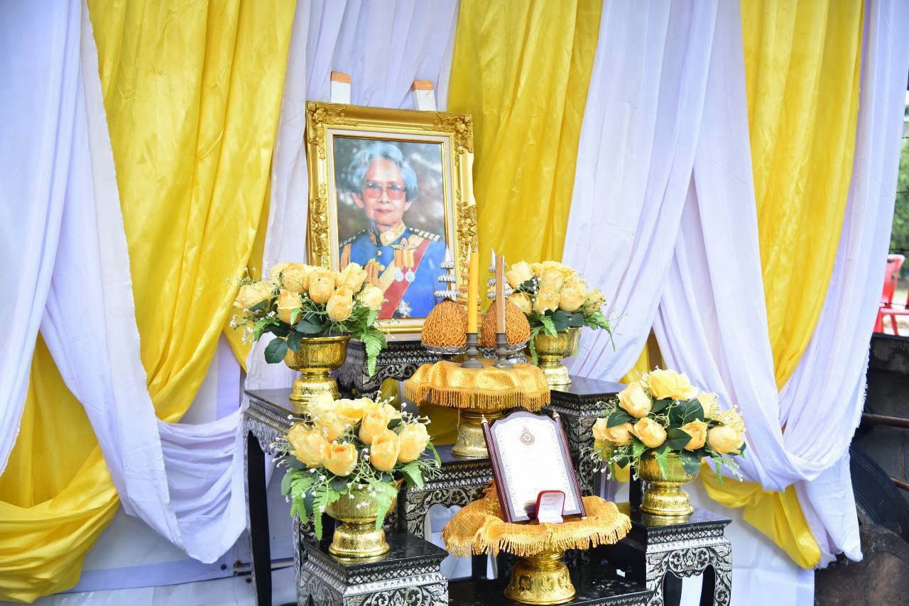 องค์การบริหารส่วนจังหวัดสุพรรณบุรี ร่วมกิจกรรมเยี่ยมบ้าน มอบโล่เกียรติคุณ เข็มกลัดเกียรติคุณฯ เเละเงินสดสำหรับผู้สูงอายุที่มีอายุ 100 ปีขึ้นไป ในพื้นที่ อ.ดอนเจดีย์ และ อ.เมืองสุพรรณบุรี 