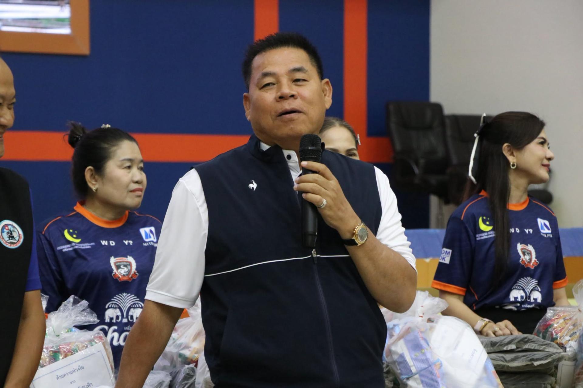 มอบถุงยังชีพแก่ผู้ประสบอุทกภัยในพื้นที่ตำบลท่าระหัด