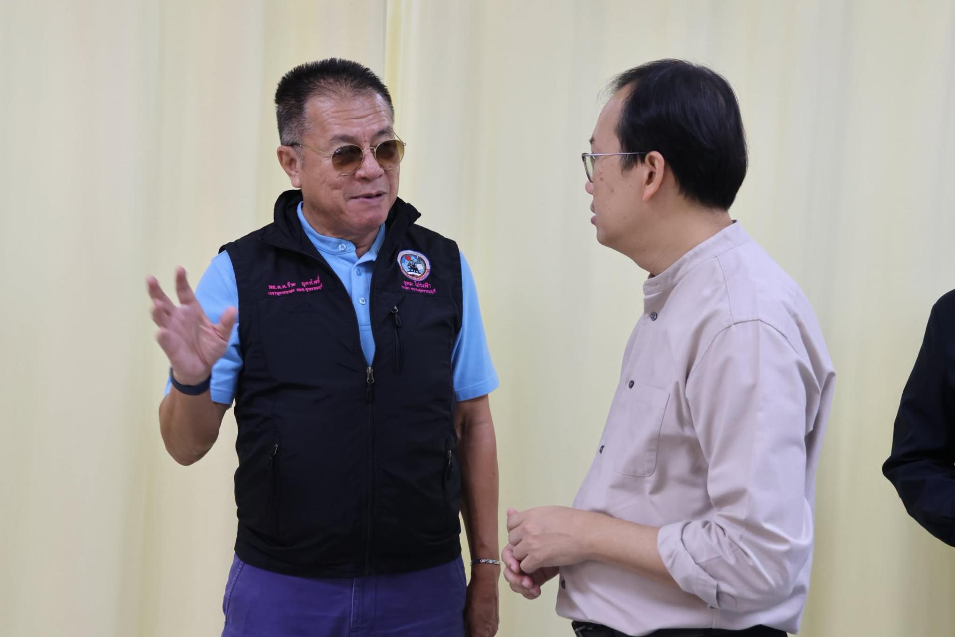 องค์การบริหารส่วนจังหวัดสุพรรณบุรี มอบศูนย์ยืมเครื่องมือแพทย์และอุปกรณ์เครื่องช่วยความพิการ แก่โรงพยาบาลดอนเจดีย์