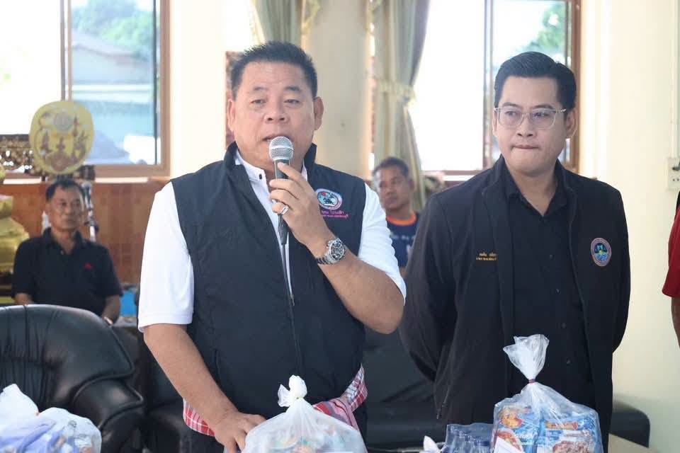 “มอบถุงยังชีพเติมพลังใจให้พี่น้อง อสม.“มอบกำลังใจกันและกัน 